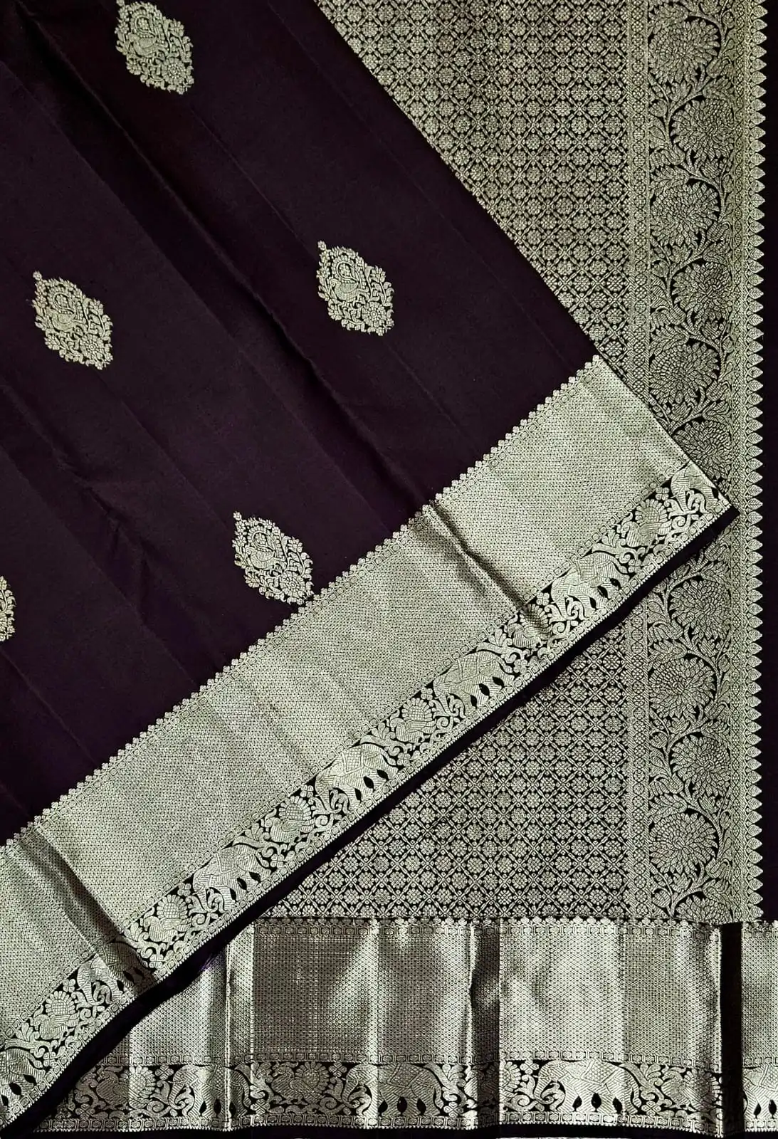 Silver Zari Woven Peacock And Floral Motifs Rich Pallu Kanchipuram Silk Saree
